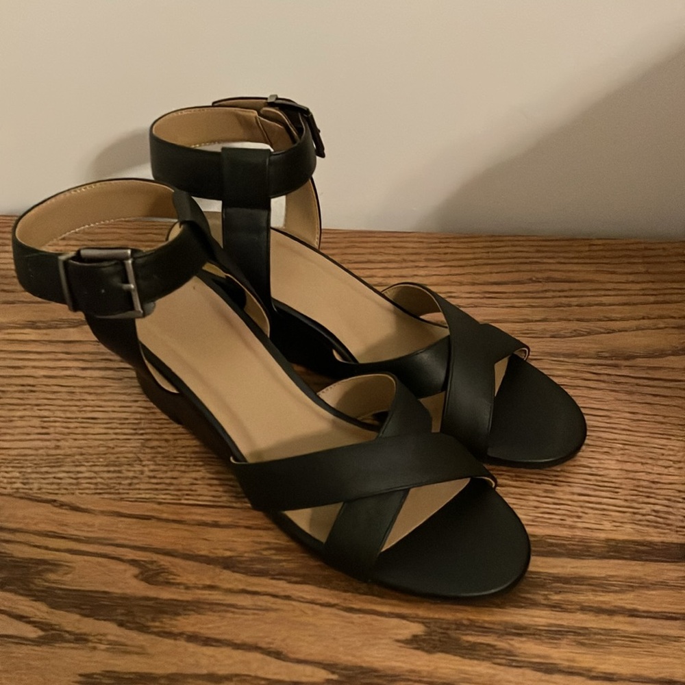 Comfortable Women’s Ankle Strap Mid Wedge Sandal